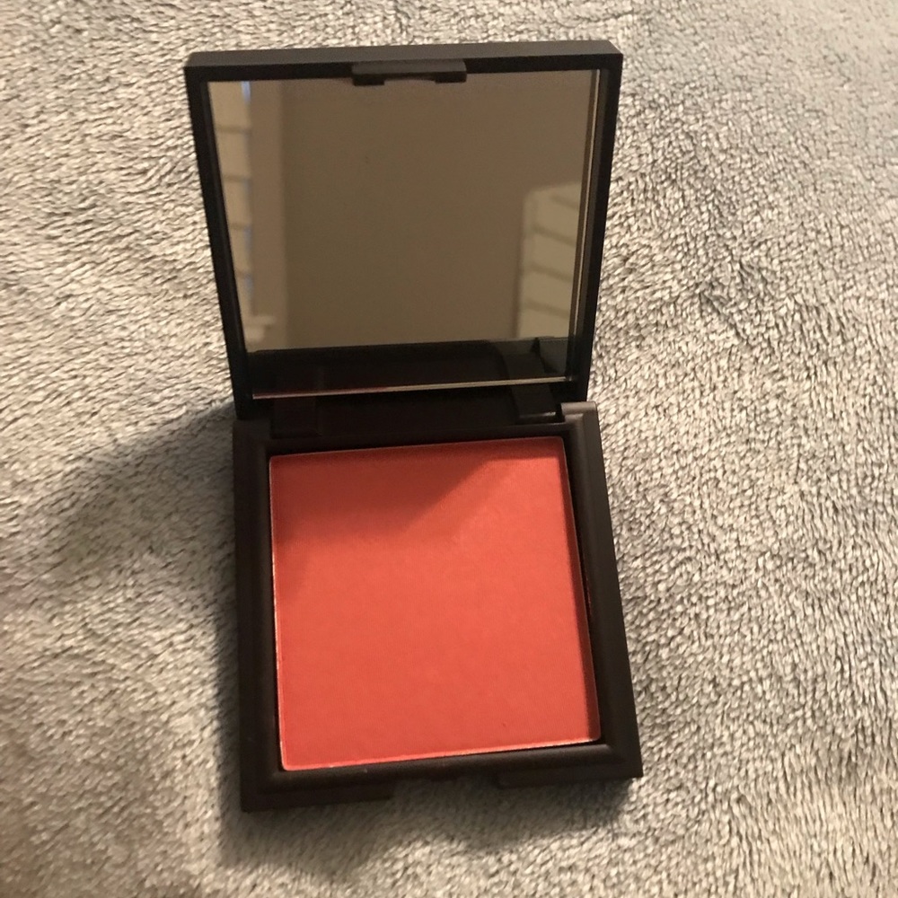 Younique pressed blusher - NEW IN BOX